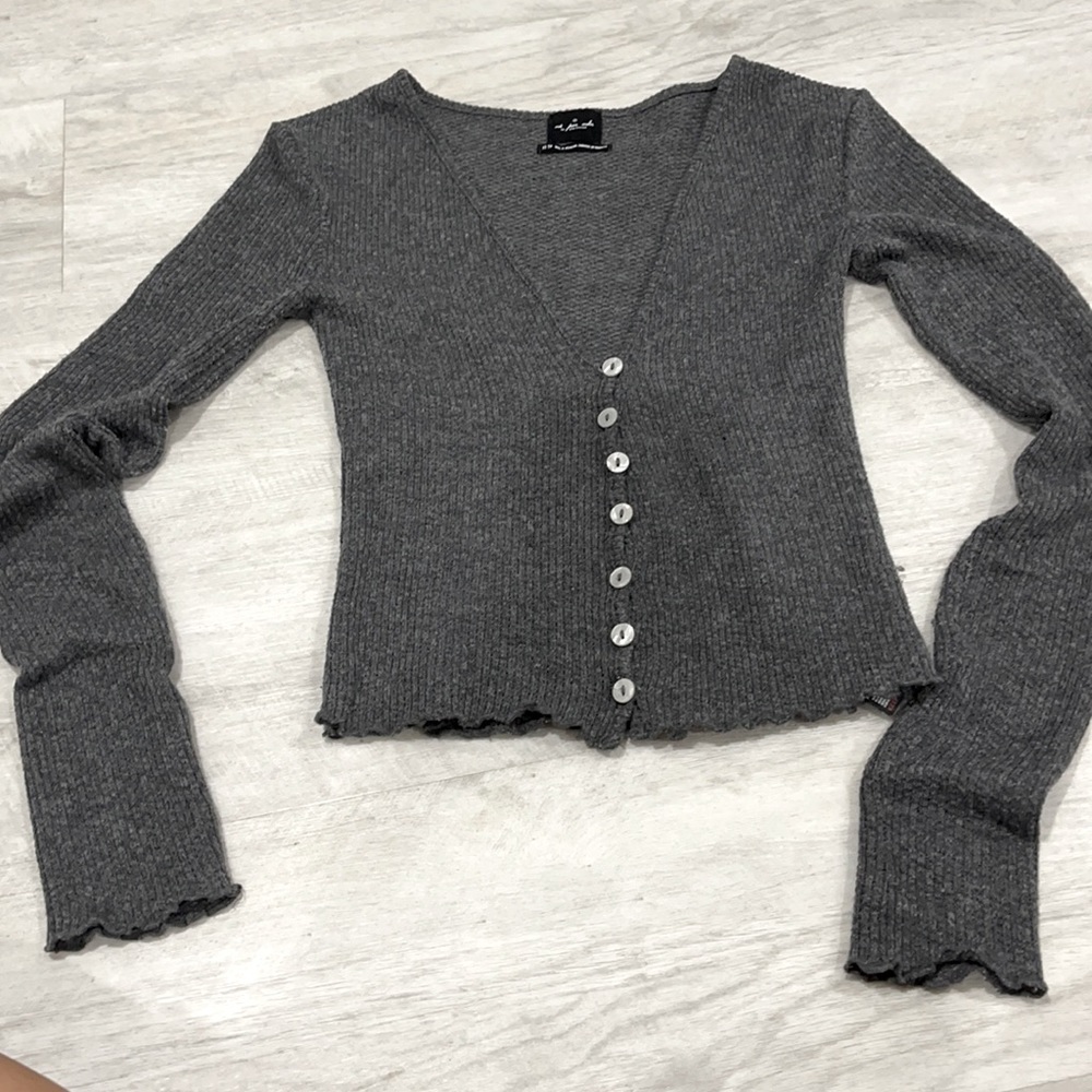 Buttoned long sleeve
